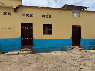 Maison F4 avec titre foncier, proche commodités à en phase de hamdani