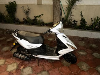 Moto en excellent état, 2 mois d'utilisation