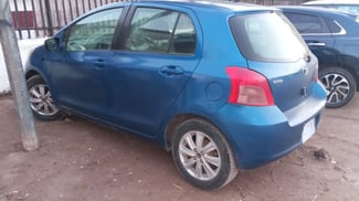 Toyota Yaris 1.3 Automatique, bleue, bon état