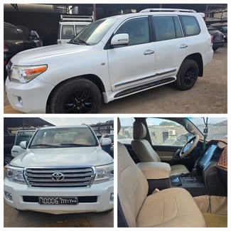 Toyota V8 en excellent état, boîte automatique, climatisation