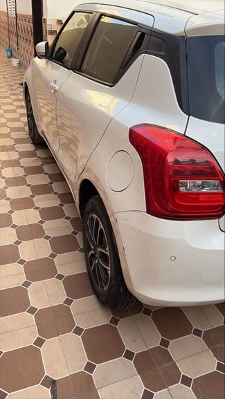 4 voitures à vendre - SUZUKI SWIFT 4 500 km 2022 & FIAT FULLBACK 2018 & HYUNDAI CRETA 2023 noir & HYUNDAI SANTÉ FE 2016