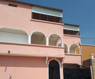 Appartement F4 spacieux avec véranda à louer, pk12