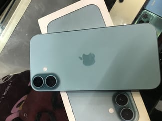 iPhone 16 Plus 128 Go en bon état, batterie à 92%