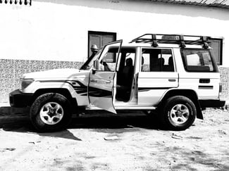 Land Cruiser Hard-Top 2015, diesel, 9 places, toutes options, parfait état