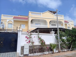 Villa duplex meublée 5 chambres, parking à Haramous