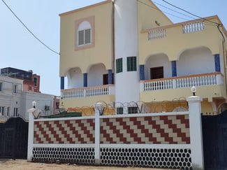 Maison F3 meublée avec grand salon et véranda à Saline Ouest