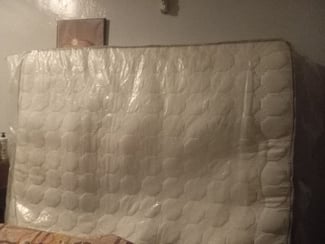 Matelas neuf 2m x 1,80m, encore emballé