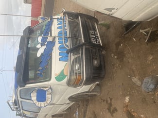 Minibus D75 en bon état à prix exceptionnel - sans chauffeur