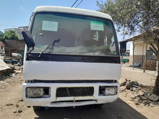 Mitsubishi Rosa 25 places en excellent état