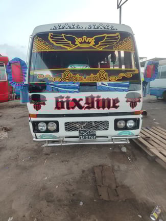 Mitsubishi Rosa 30 places, diesel, excellent état, idéal transport scolaire ou entreprise