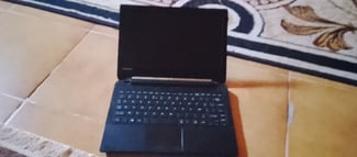 Toshiba Portable 15 bon état + chargeur et souris inclus