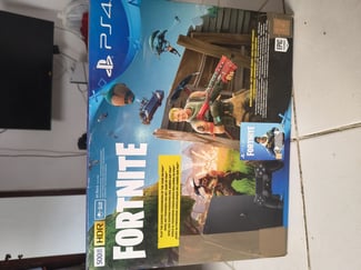 Playstation 4 Slim + Manette + 5 Jeux - Comme Neuf