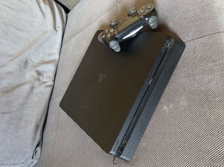 PlayStation 4 Slim en excellent état