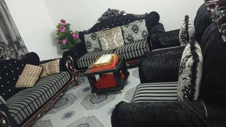 Salon noir et gris avec table à manger et commande inclus