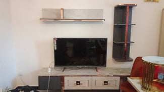 Table à manger et table TV en parfait état à vendre