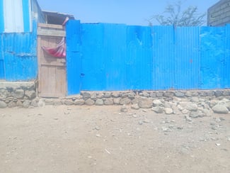 Terrain stratégique à vendre au pk 12