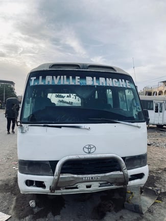 Bus Toyota Coaster 25 places, moteur d'origine, excellent état