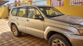 Toyota Prado 2009, 4x4 manuel, 7 places, entretenue, 2 pneus neufs