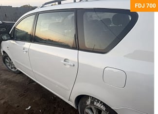 Toyota Versa 2017 7 places, familiale, nouvelle peinture