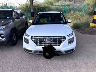 4 Voitures en excellent état à vendre - V8 TOYOTA landcruiser & MARQUE MG 2016 & HYUNDAI VENUE 2022 & Kia SPORTAGE 2012