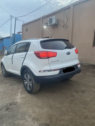 4 Voitures en excellent état à vendre - V8 TOYOTA landcruiser & MARQUE MG 2016 & HYUNDAI CRETA 2023, Kia SPORTAGE 2012