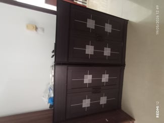 Armoire à chaussures quasi neuve, design pratique