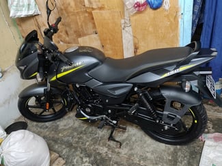 Bajaj Pulsar 150 quasi-neuve, entretien régulier