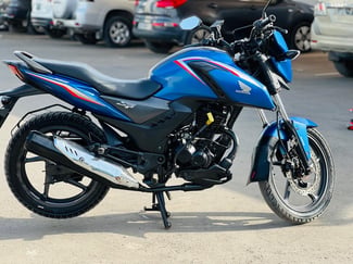 Moto Honda SP 160 bleu en excellent état, économique et fiable