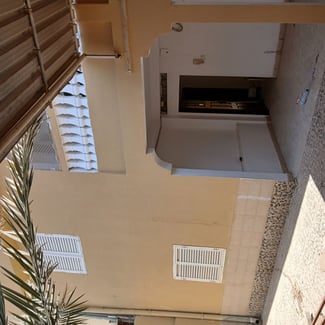 Duplex rénové 4 chambres avec parking à Hodan 1