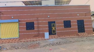 3 locaux commerciaux avec toilettes à Barwaqo 2 phase 1