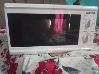 Micro-ondes WASCO en très bon état, design élégant