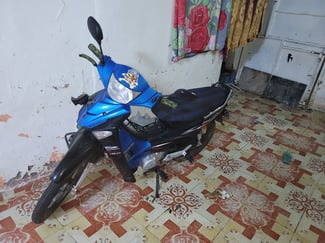 Moto Jinching 110cc noir et bleu en bon état