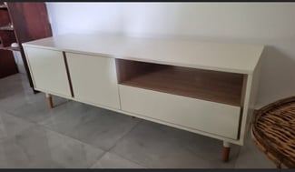 Table TV en très bon état, exportée en France récemment
