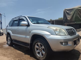 Toyota Prado 2012 4L V6 essence, boîte automatique, bon état
