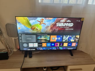 Télévision connectée récente en excellent état