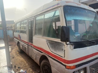 Bus Mitsubishi Rosa 30 places moteur 4D31 en bon état