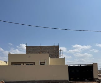 Villa neuve 214 m², 3 chambres, quartier calme à PK18