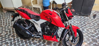 Moto d'occasion en bon état, entretien à jour, papiers en règle