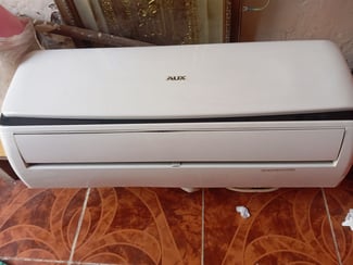Climatiseur Aux 1,5 CV 12000 BTU en bon état silencieux