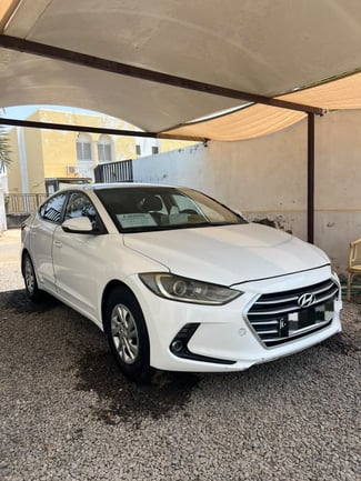 Hyundai Avante 2017 diesel automatique en excellent état