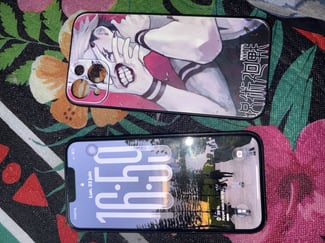 iPhone 13 128 Go avec coques offertes en bon état