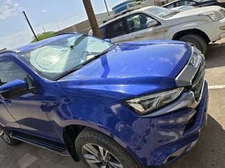 Isuzu MU-X 2024 diesel boîte automatique bleu électrique