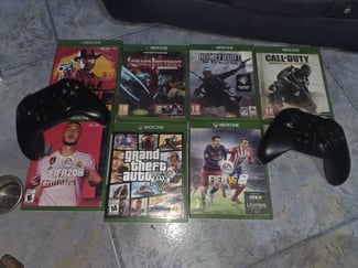 Jeux et manettes Xbox One en bon état