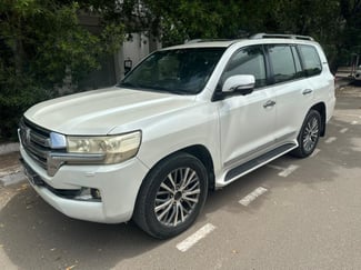Toyota V8 GXR 2017 diesel luxe avec chauffeur professionnel