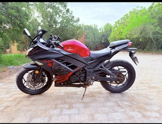 Moto Honda CBR en bon état
