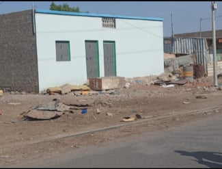 Maison commerciale 150 m² en bord de route PK12