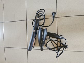 Lot sèche-cheveux et lisseur en bon état