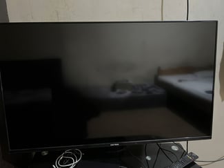 Téléviseur Star Track 42 pouces écran plat en bon état