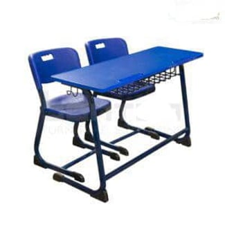 Table et 2 chaises d'occasion, confortables pour étudiants
