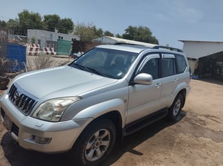 Toyota Prado 2012 4L V6 essence, boîte automatique, bon état